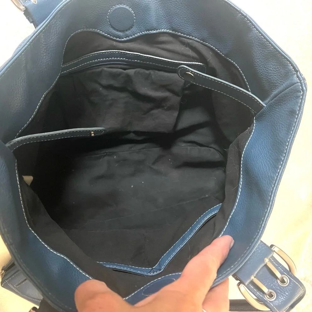 Tignanello leather bag and matching wallet. - Picture 7 of 9